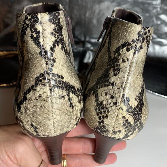 Collections by Clarks Heeled Booties Linvale Judith Taupe Womens 7.5 M Neutral - Picture 2 of 9